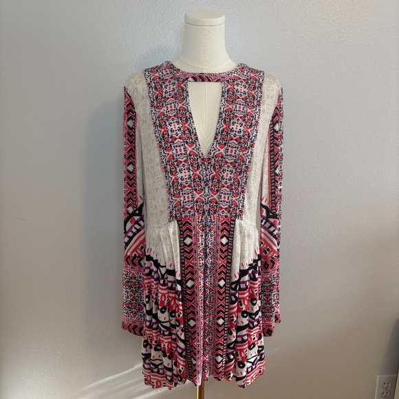 Free People Dresses & Skirts - Free People Tegan Boarder Print Mini Dress Size 6 Ivory Pink Black